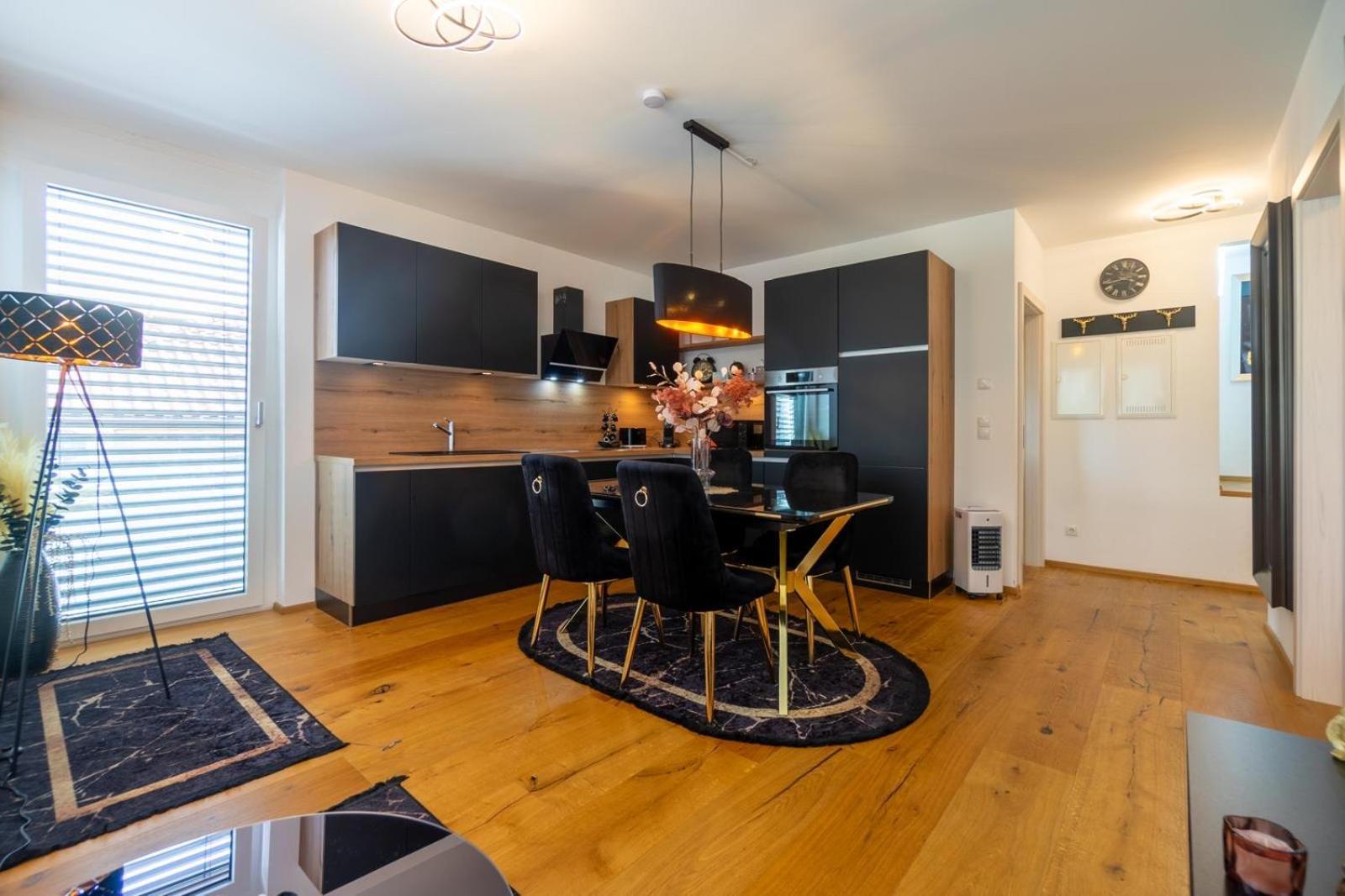 Bennett Apartment Wina Bagian luar foto